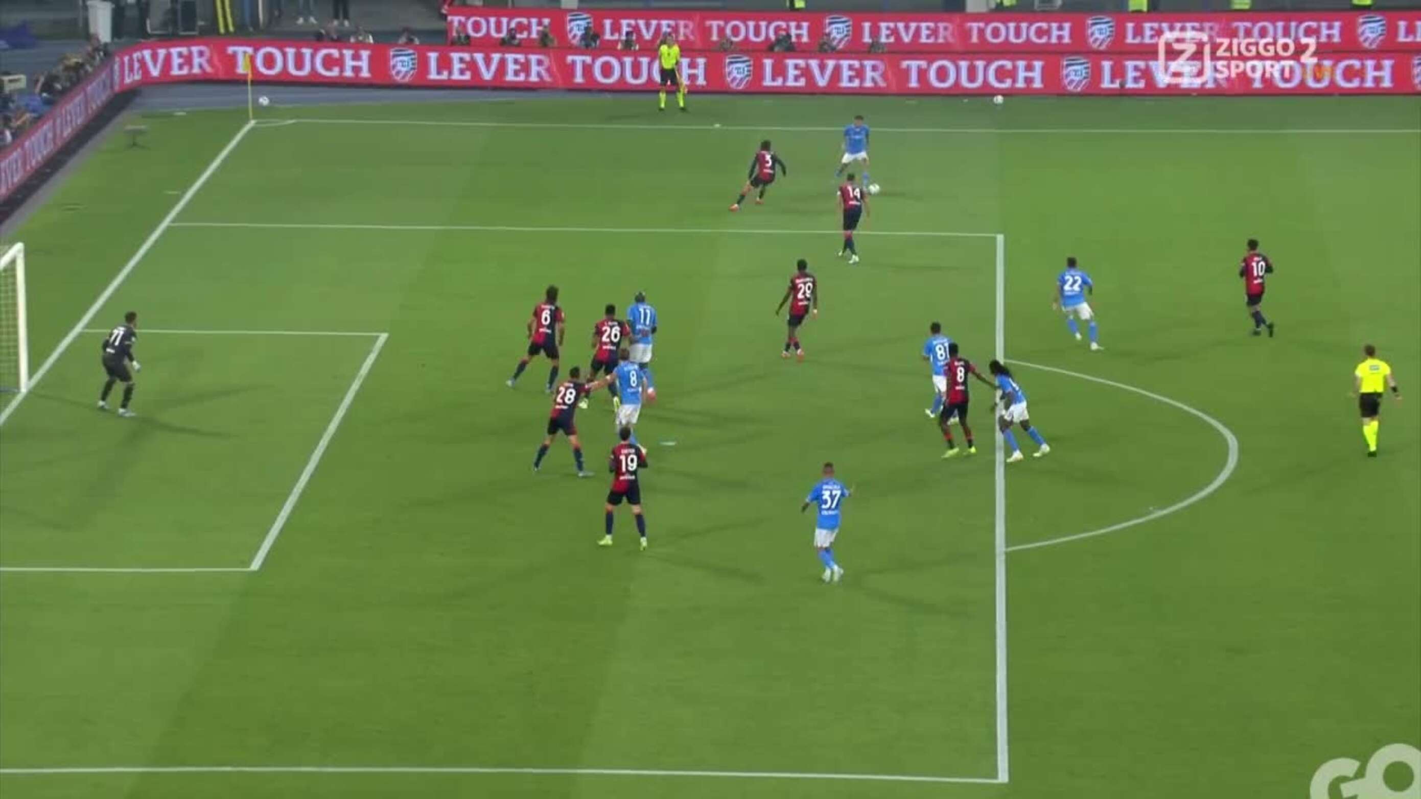 McTominay scoort met halve omhaal in kampioensduel Napoli