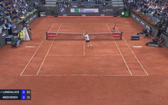 Klik hier om Ziggo Sport Tennis van 14 mei te bekijken.