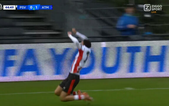 Klik hier om Bouhamdi schiet PSV op gelijke hoogte met Atletico Madrid O19 van 9 december te bekijken.